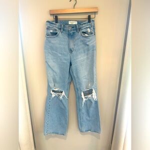 Abercrombie & fitch 90’s relaxed high rise Jean size six short